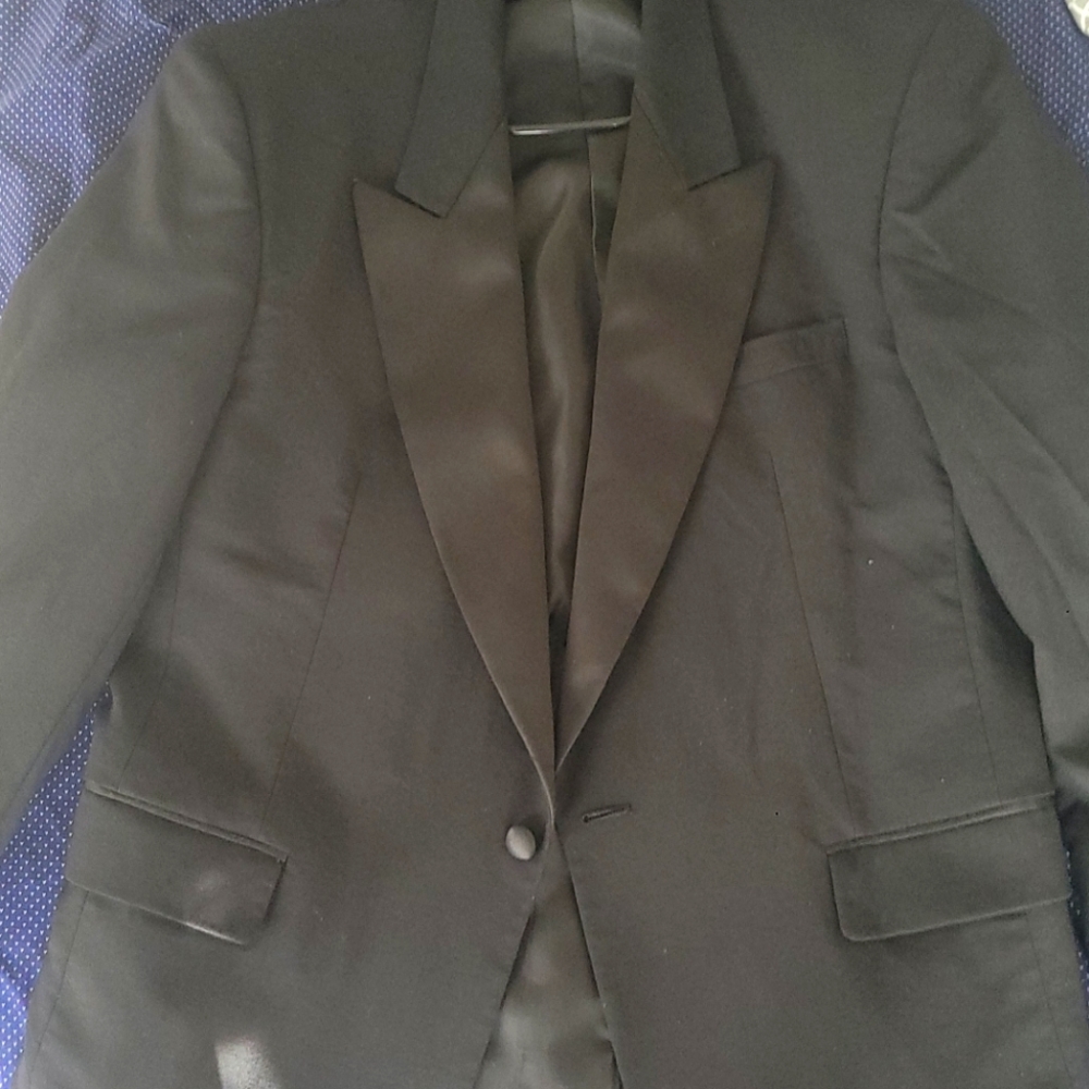 Neillalyn Mens single breast Tuxedo